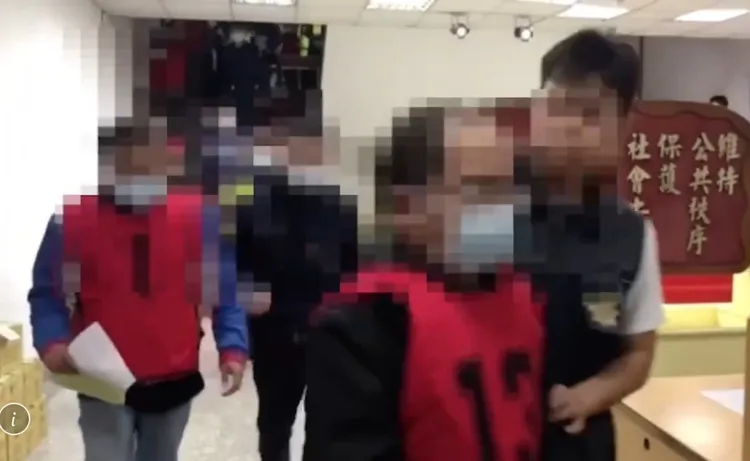 逃逸11年的越南籍移工因為愛賭，賭桌上失風被逮。翻攝畫面