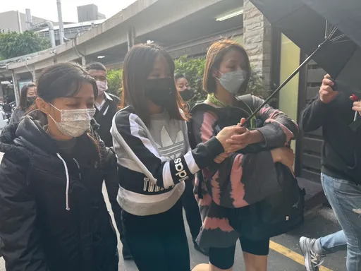 張誌家猝逝「頭都是黑的」 前妻捧骨灰抵殯儀館!1/12告別式