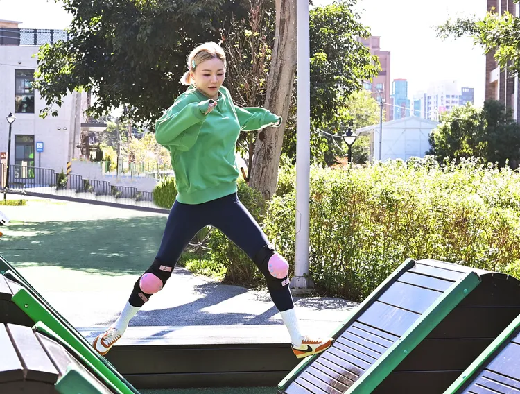 花花賣力闖關。台視提供