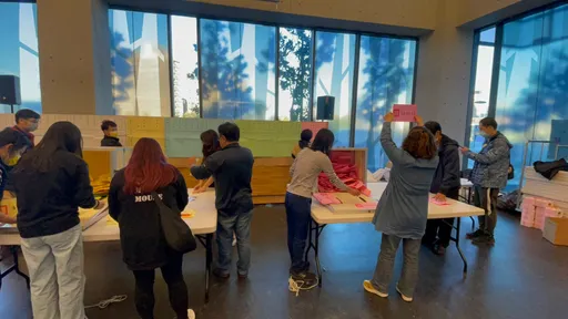 開票了! 桃園投開票所選務人員開匭唱票