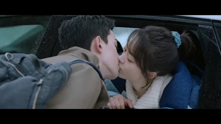 預告片的車窗吻讓網友期待追劇。翻攝電視劇在暴雪時分微博