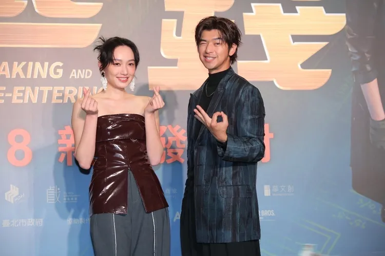 蔡思韵（左）自爆誤擊陳柏霖被虧「超派鐵拳」。攝影中心攝