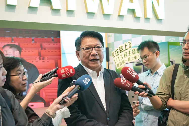 潘孟安受訪。賴辦提供