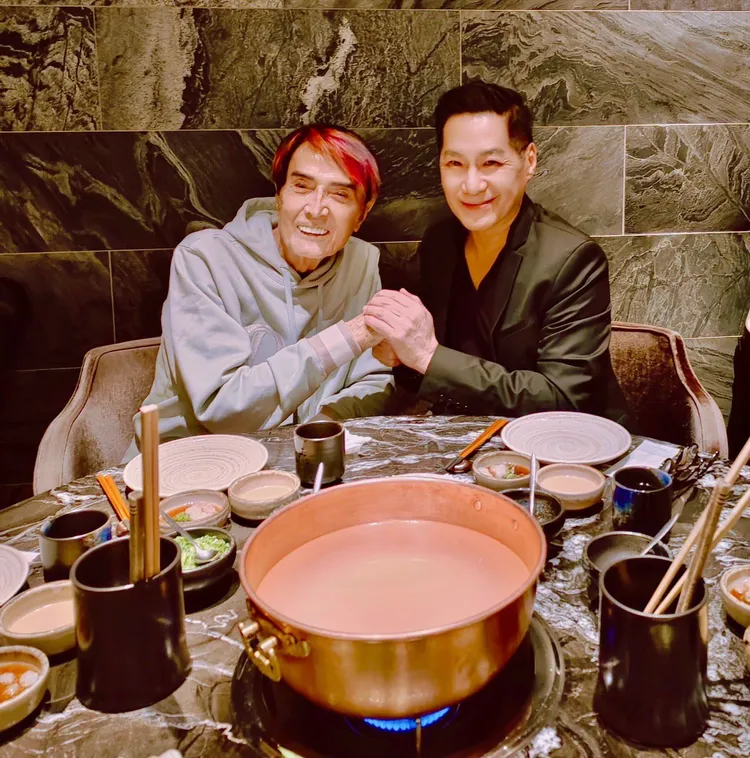 文章與林沖相見歡。經紀人提供