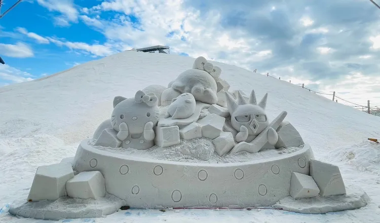  「一見雙雕藝術季」主打鹽雕及海廢地景藝術，今年首次與三麗鷗合作。可樂旅遊提供