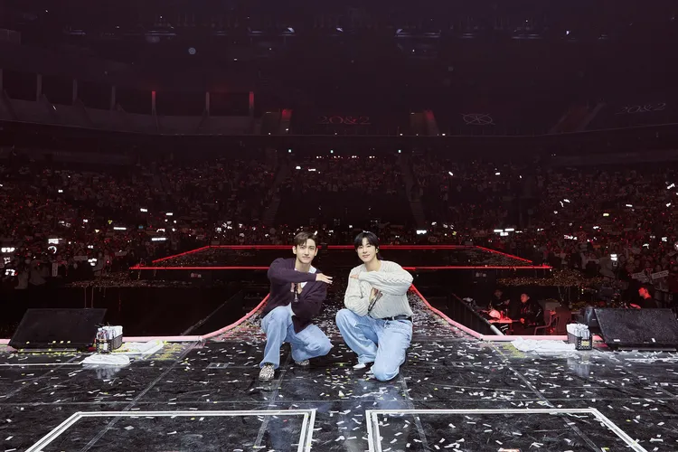 允浩（右）誇昌珉20年來外表都沒變。翻攝東方神起IG