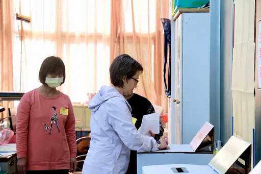 蕭美琴永和投票！讚天氣好民眾投票踴躍　投完票回家洗衣服