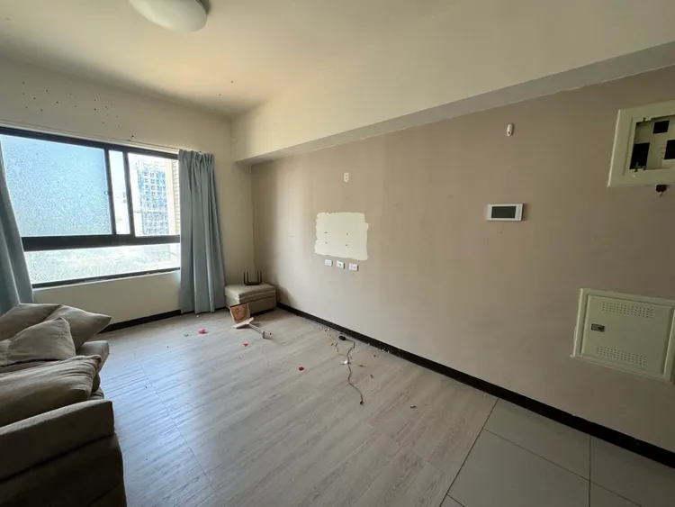 空調、電視、電視櫃、鞋櫃都被搬走。王先生提供