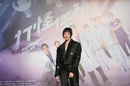 李杏《打怪任务》防护衣不离身 满脸口罩勒痕「就像个唐老鸭」