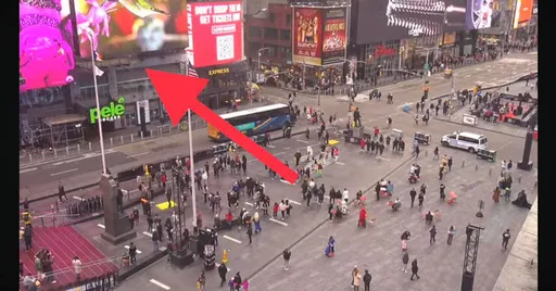 割頸案「乾哥乾妹」登上紐約時代廣場!小商人被法院1舉動激怒搞更大