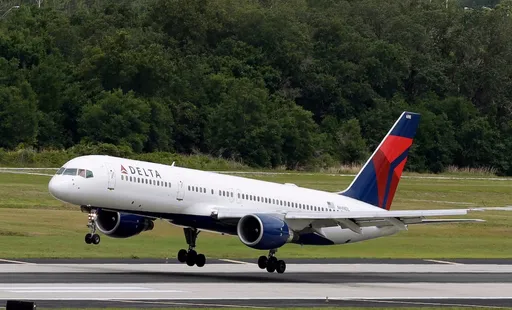 波音客机再出包！前轮起飞前突掉落　然后「滚下山坡」