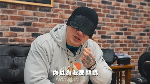 「吞橡皮筋」真相大白！側拍影片曝光　館長：以為我弱智嗎