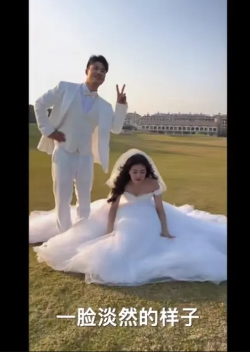 收廢品的小趙拍婚紗。翻攝網路