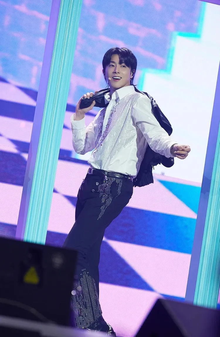 允浩重新錄製《The Way U Are》不插電版，覺得很新鮮。翻攝SM娛樂