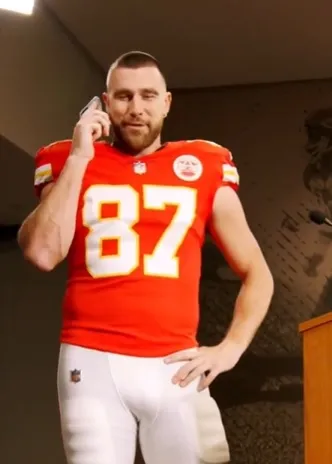 特拉維斯·凱爾西是NFL球星。翻攝他官方IG影片