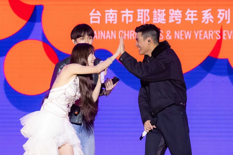 周興哲（右）和金世正互動可愛。星空飛騰提供