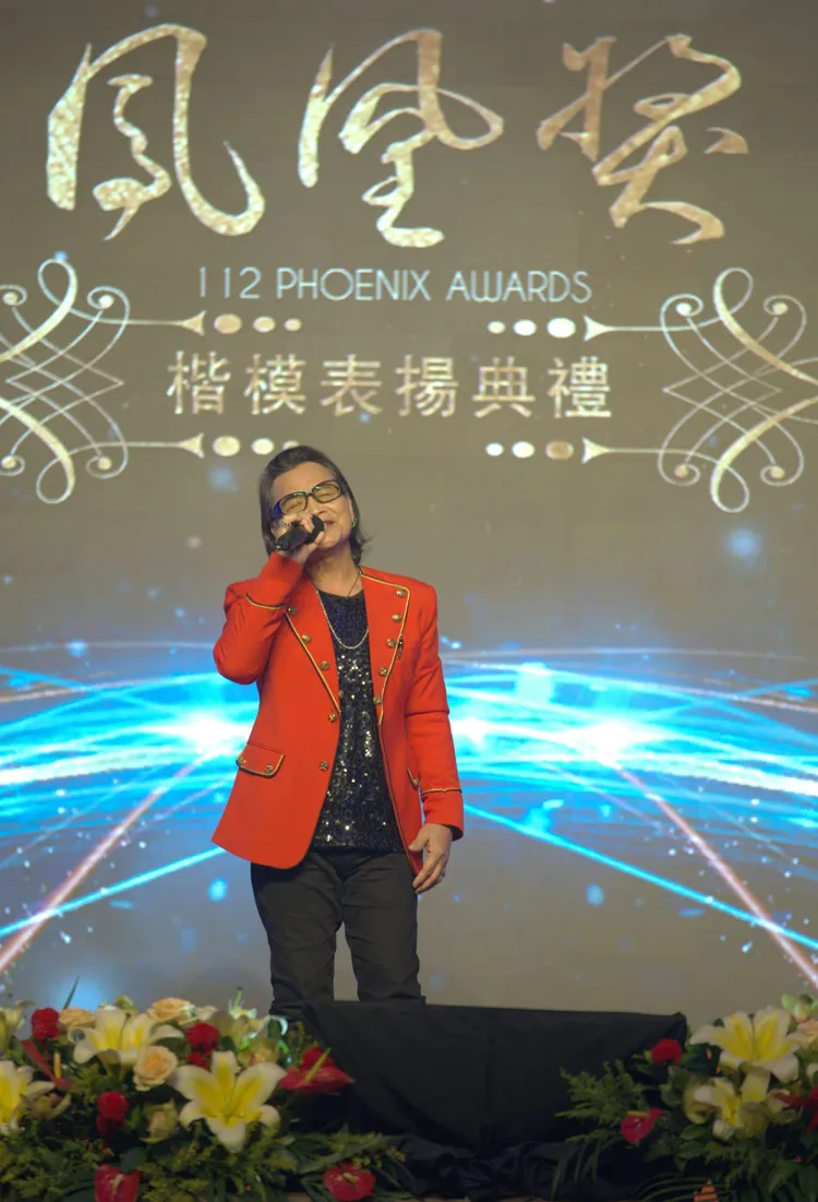 沈文程為了打火弟兄高歌一曲。經紀人、大大娛樂提供