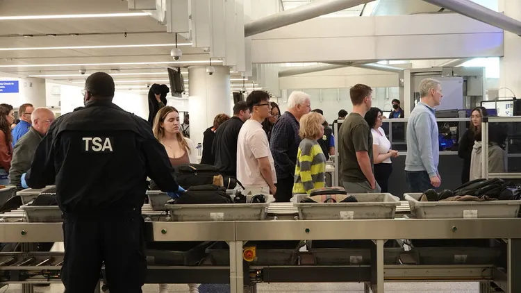 負責機場安全檢查的美國運輸安全管理局（TSA）發表數據，2023年全美機場安檢共查出6737支槍枝，創歷年新高。中央社