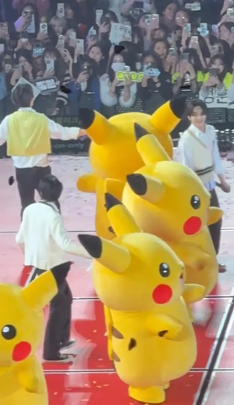 ENHYPEN與特別嘉賓皮卡丘合體唱《One and Only》。讀者提供