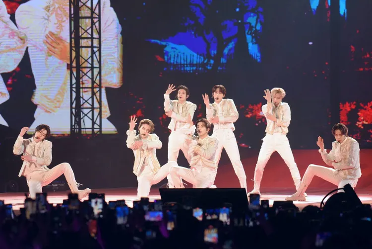 ENHYPEN準備許多中文與粉絲互動，羲承（左三）提到小時候學過中文。攝影中心攝