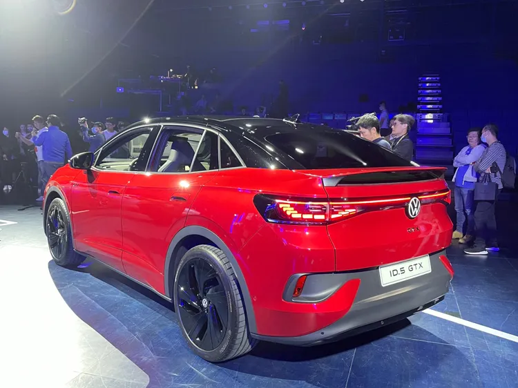 ID.5 GTX則採用四輪驅動及雙馬達配置，總輸出功率達250kW，可爆發最大340ps的馬力。林浩昇攝