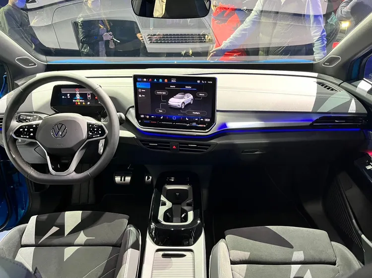 車艙設計在簡約清爽的架構中，植入10.25吋數位液晶儀表板、12吋中央大型觸控螢幕，並採用一體式座椅設計。林浩昇攝