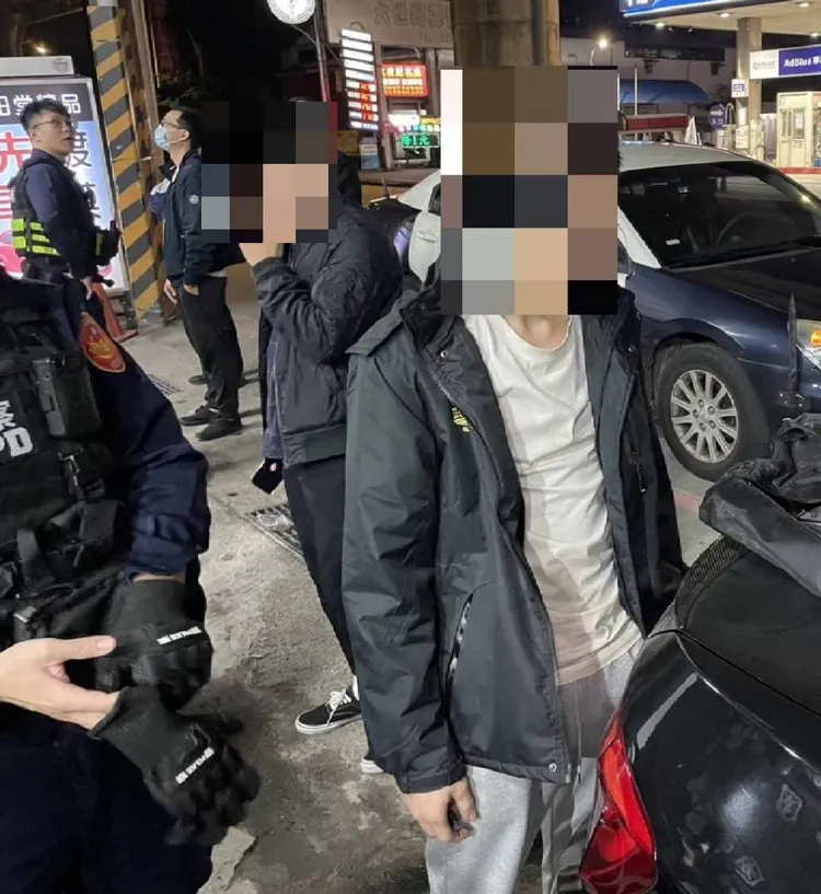 警方逮到開槍男子。翻攝畫面