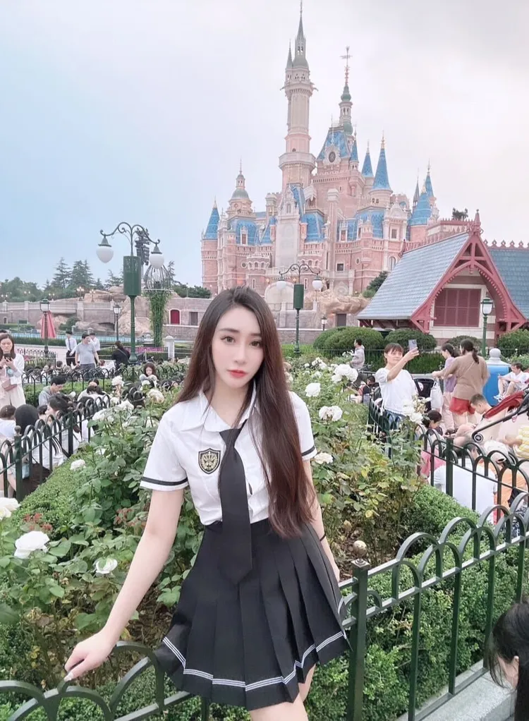 咘點最喜歡在直播間唱歌跳舞、逗粉絲開心。