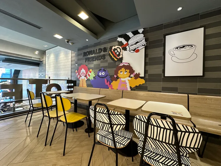 經典4大人物陪吃、憶童年。陳怡文攝