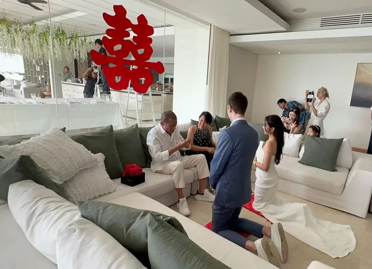 梁靜儀拜別父母。翻攝梁靜儀IG