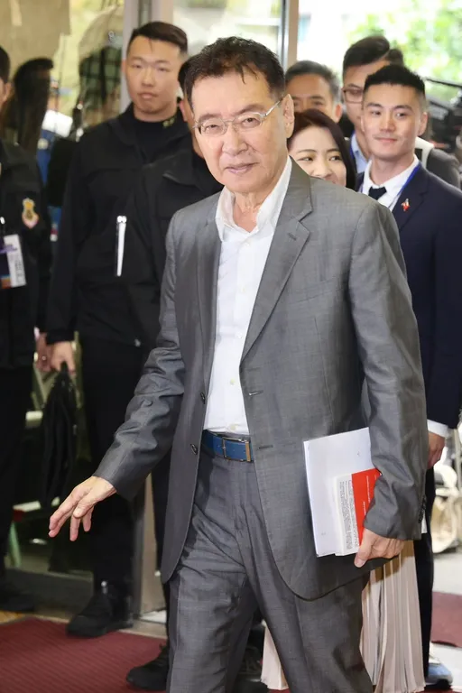 副手辯論｜直言中華民國憲法是「荒謬的護身符」　趙少康：「絲連」中國可保命台灣