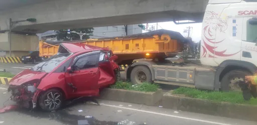 中壢重大車禍3死1重傷！4同事赴尾牙遇劫　小客車遭砂石車撞爛
