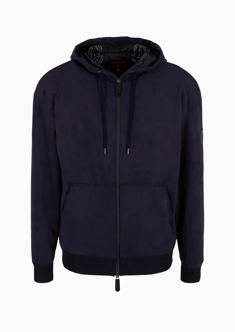 GA龍年系列男裝深藍連帽外套，9萬3800元。品牌提供