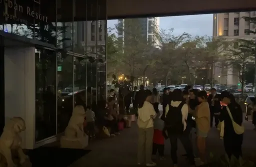 高雄承億酒店二度跳電!房客擠爆大廳苦等 業者致歉:今晚入住免費