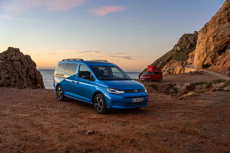 台灣福斯商旅2023年度銷量再創佳績，其中完美詮釋VanLife的California車系更是達成近500台的創新紀錄，成功掀起露營、戶外休閒市場熱門話題。原廠照片