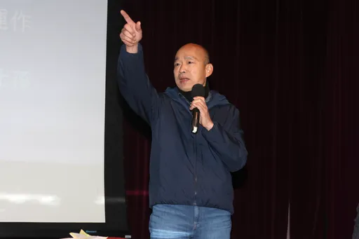 韓國瑜噴驚句!讚男神立委「初戀女友若嫁我,兒子跟你差不多大」 偷臭賴清德這一句