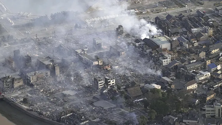 日本石川縣元旦發生規模7.6地震。美聯社