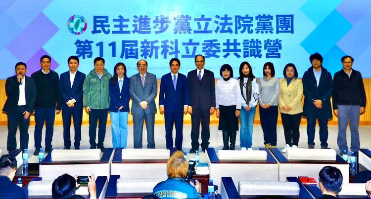 賴清德與參與委員合影。林林攝