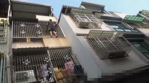 10年刑期通緝犯販售毒品!雄警強攻據點緝捕 犯嫌逃竄掛窗落網