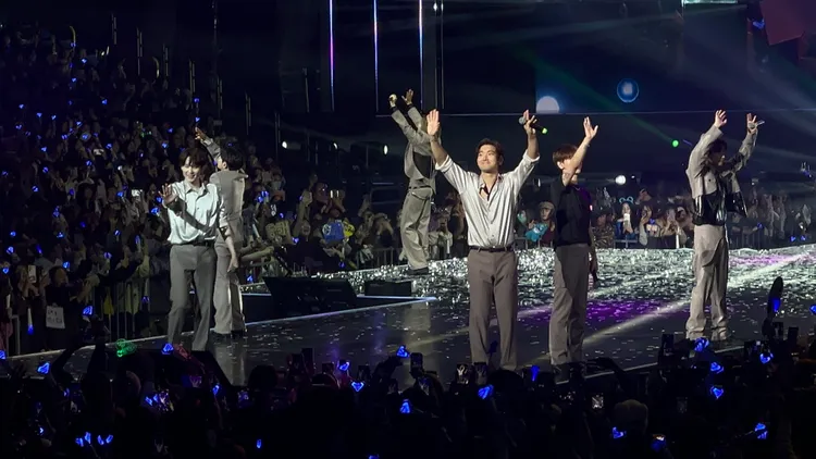 始源（右三）表示比鼎王還想台灣粉絲。讀者提供