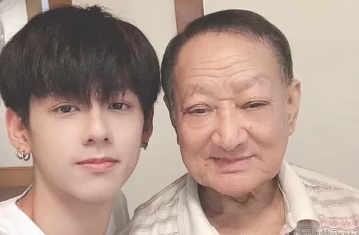 選秀冠軍洪暐哲照顧癌末外公 陪復健、揹下樓不喊苦