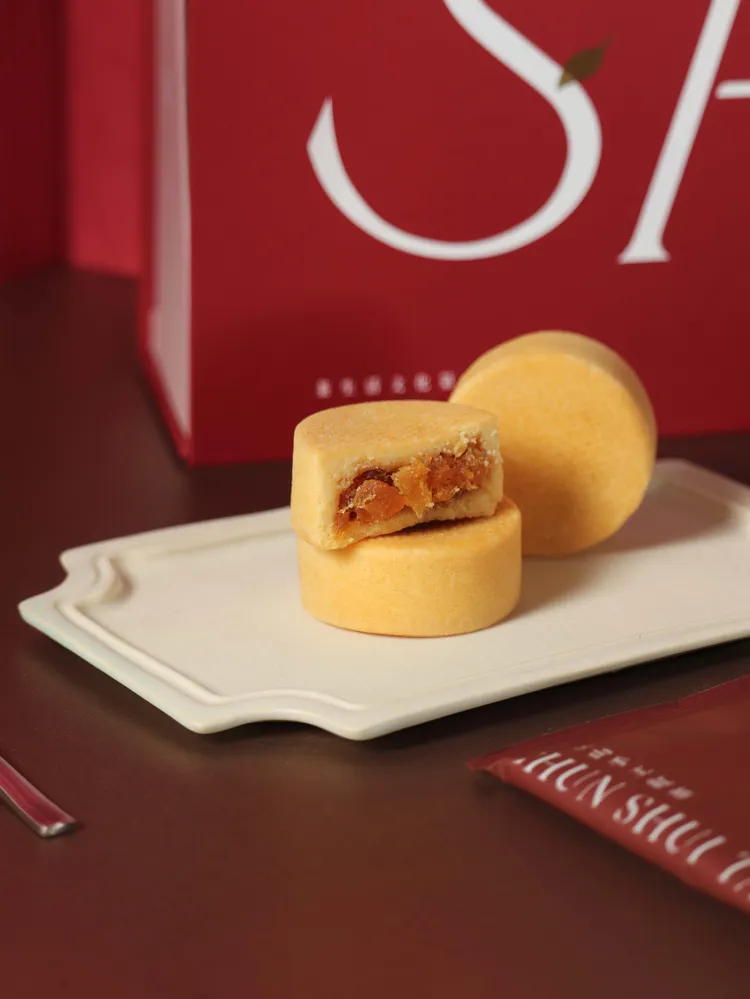 象徵好運旺旺來的「香檸鳳梨酥拿」果肉鮮美且有自然酸度。業者提供