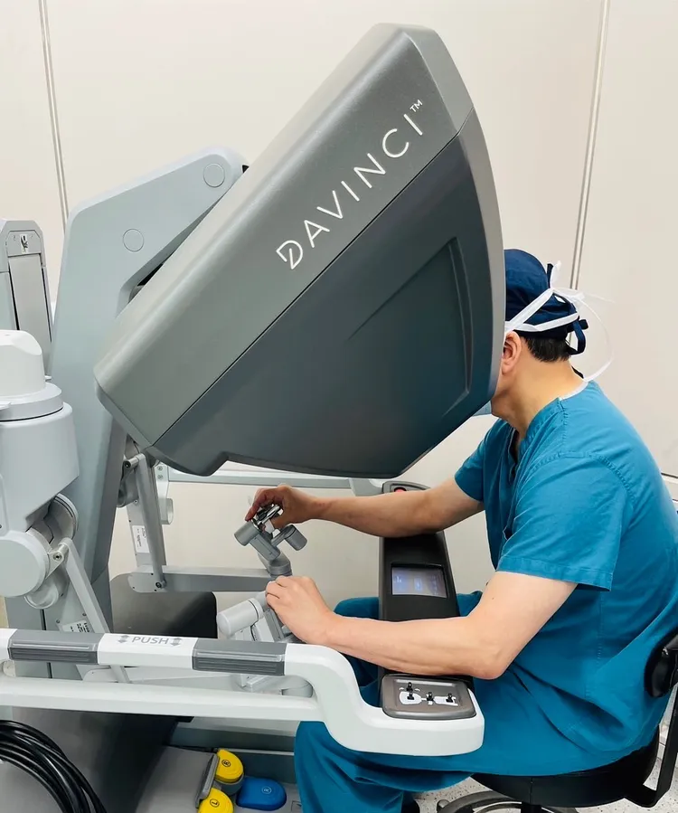 達文西第四代Xi機器手臂可提升手術穩定度。安南醫院提供