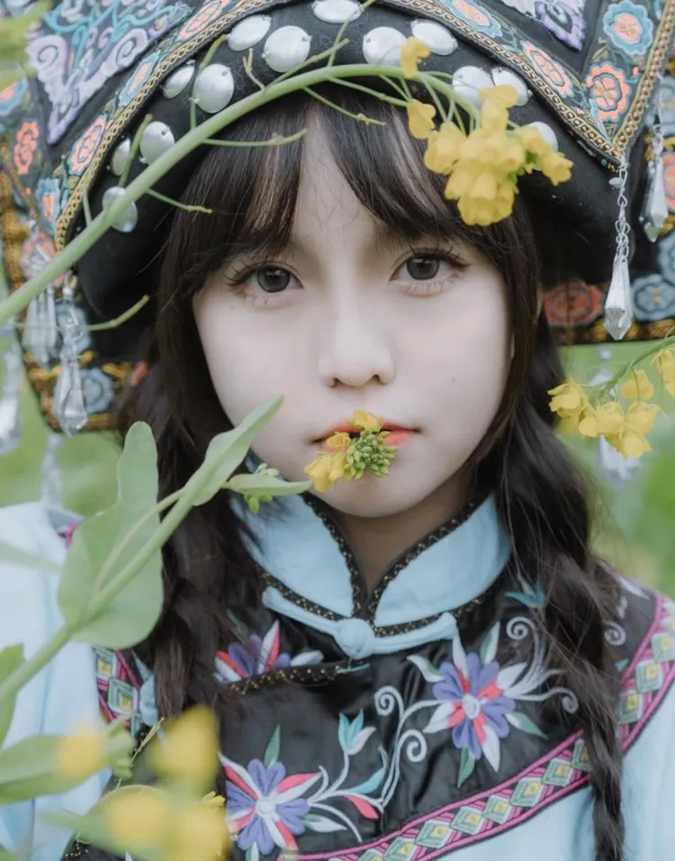 歐可愛是布依族人，扮相十分可愛。翻攝自歐可愛社群