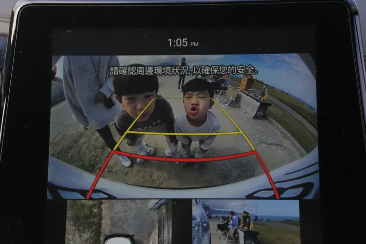 中央螢幕也包含了SVM環景影像輔助系統，讓市區穿梭及停車都更安心。林浩昇攝