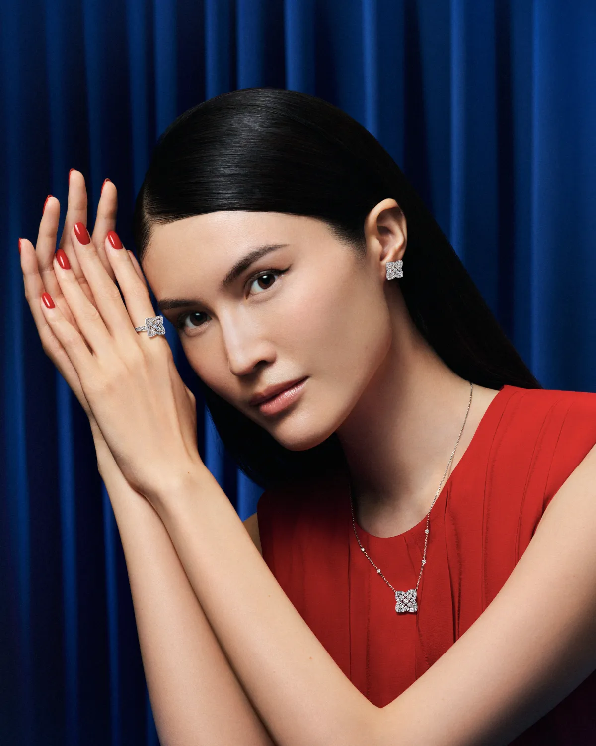 中國超模何穗拍攝De Beers 2024新春形象廣告。品牌提供