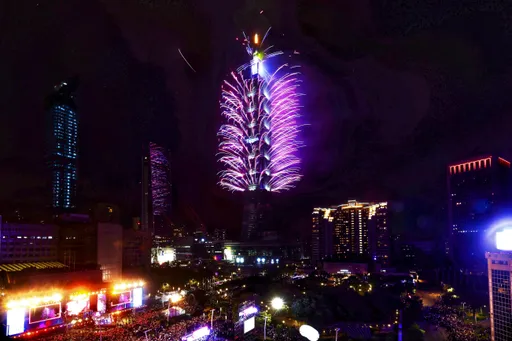 2024新年快樂!台北元旦跨年湧入17萬人 北捷不打烊、最快2分鐘1班