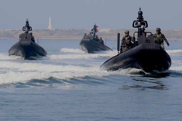 海軍進行春節演練。林林攝