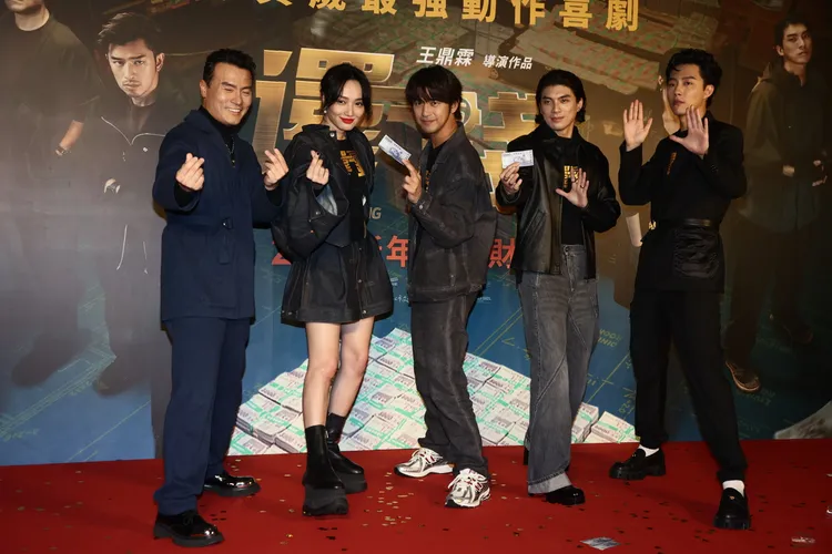 李銘忠（左起）、蔡思韵、陳柏霖、蔡凡熙和林哲熹出席《還錢》首映會。彭欣偉攝