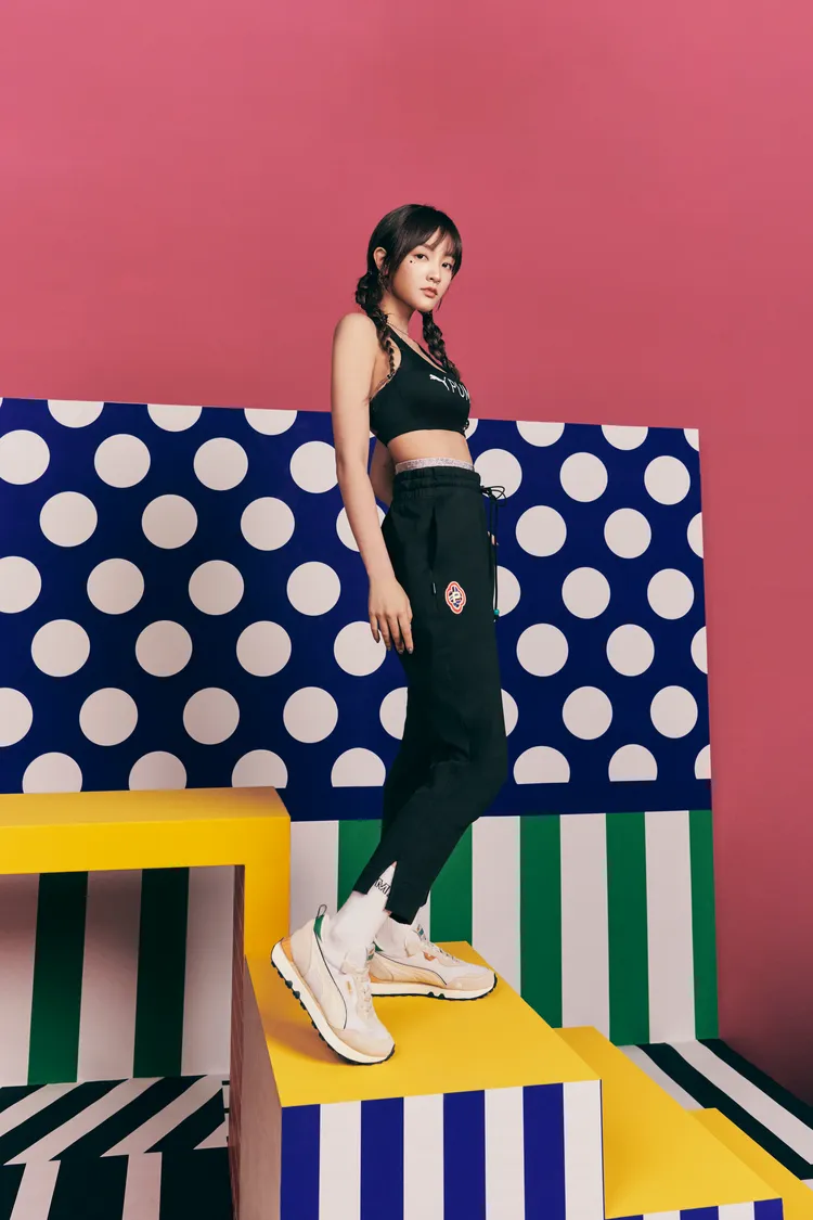 訓練系列Eversculpt中衝擊運動內衣1480元、春節新年潮裝特輯長褲2380元。品牌提供